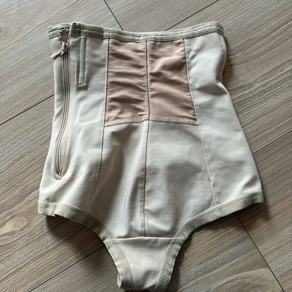 Bellefit size XS side zip corset postpartum - Picture 2 of 3